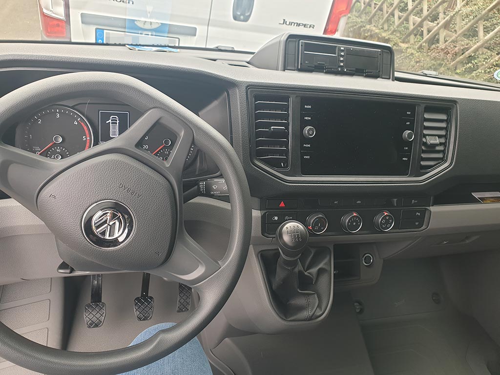 VW Crafter mit Anhängerkupplung mieten