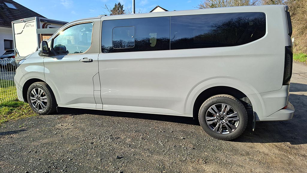 9-Sitzer Ford Custom Tourneo mieten