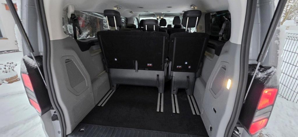 9-Sitzer Ford Custom Tourneo mieten